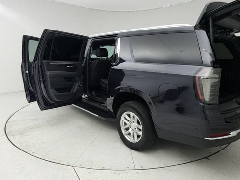 Used 2025 Chevrolet Suburban LT w/ Comfort Package RWD image 11