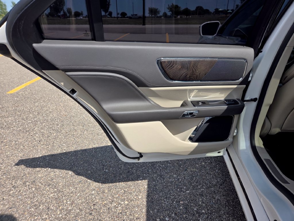 Used 2019 Lincoln Continental Select w/ Continental Climate Package AWD/4WD image 47