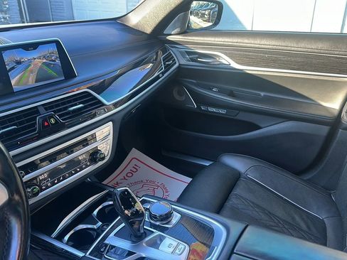 Used 2018 BMW 750i xDrive image 11