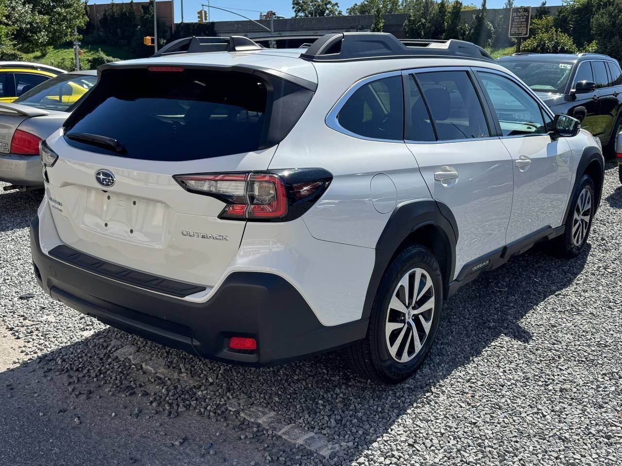 Used 2023 Subaru Outback Premium AWD/4WD image 5