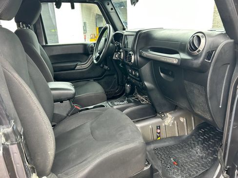 Used 2016 Jeep Wrangler Sport AWD/4WD image 6