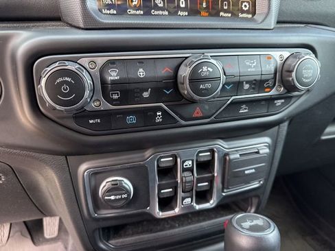 Used 2023 Jeep Wrangler Unlimited Sahara w/ Cold Weather Group AWD/4WD image 8