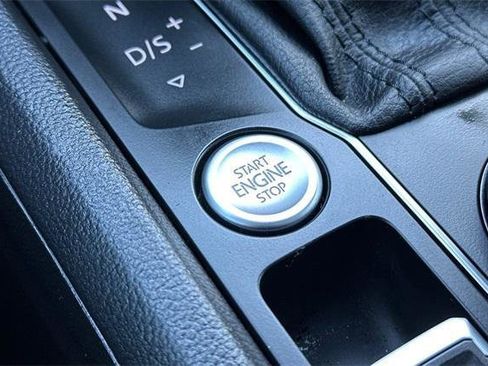 Used 2020 Volkswagen Atlas Cross Sport SEL image 23