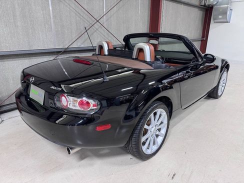 Used 2006 MAZDA MX-5 Miata Grand Touring RWD image 36