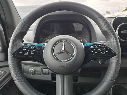 Used 2025 Mercedes-Benz Sprinter 2500 image 27