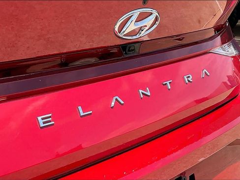 Used 2023 Hyundai Elantra SEL w/ Convenience Package FWD image 11