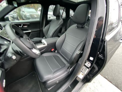 Used 2025 Mercedes-Benz GLC 300 4MATIC image 30