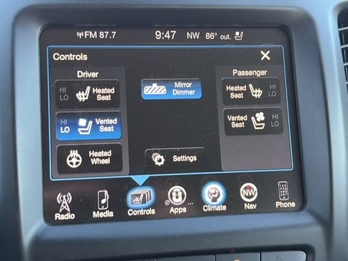 Used 2017 Jeep Cherokee Overland w/ Technology Group FWD image 18