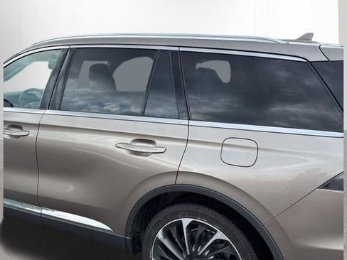 Used 2020 Lincoln Aviator Reserve w/ Equipment Group 202A image 6