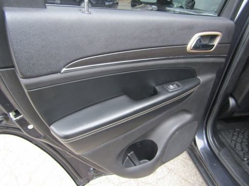 Used 2016 Jeep Grand Cherokee Limited image 18