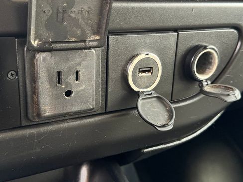 Used 2021 Chevrolet Express 3500 w/ Power Convenience Package RWD image 23