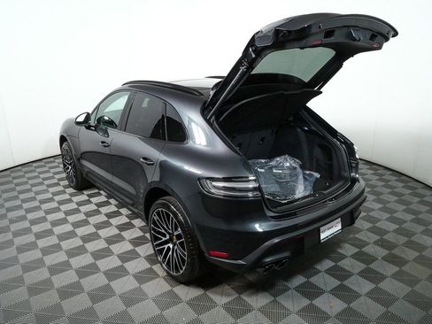 Used 2026 Porsche Macan AWD/4WD image 34