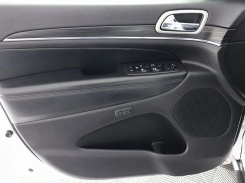 Used 2021 Jeep Grand Cherokee Limited image 25