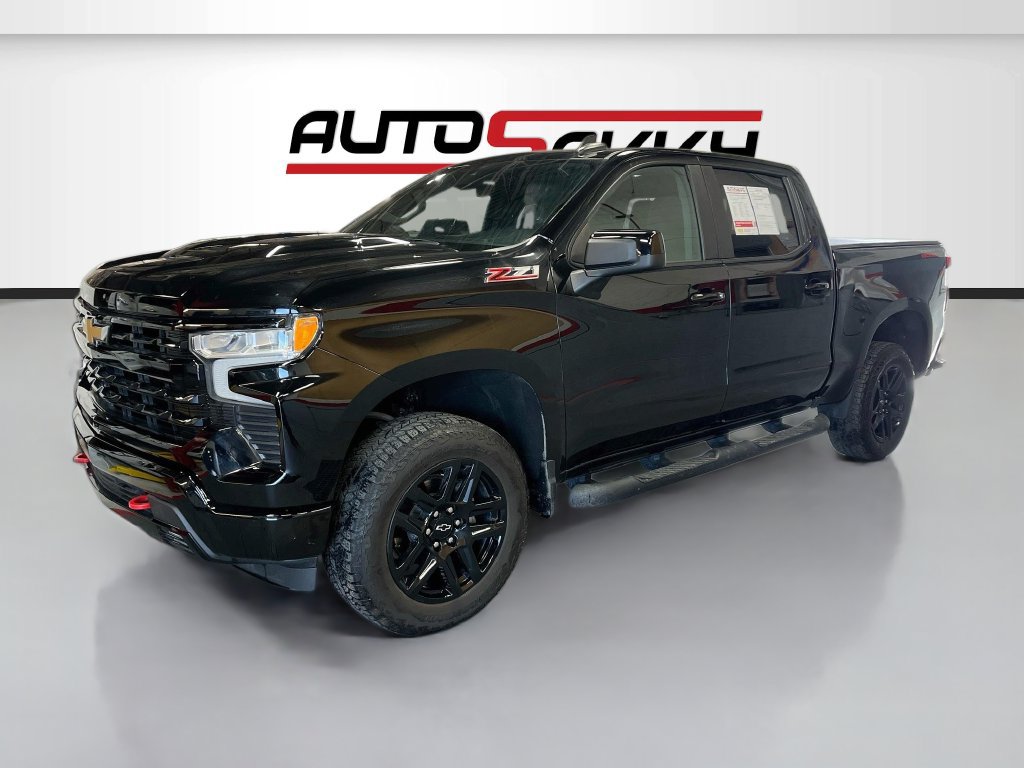 Used 2025 Chevrolet Silverado 1500 LT Trail Boss w/ Convenience Package II AWD/4WD image 3