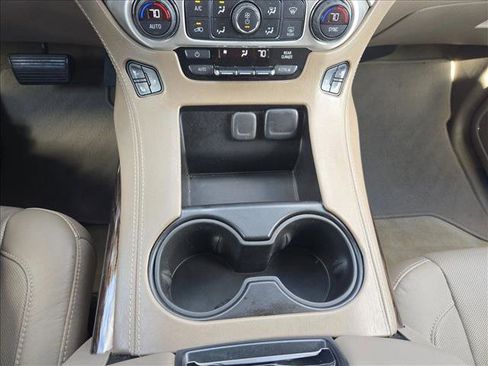 Used 2017 GMC Yukon SLT image 12