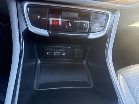 Used 2023 GMC Terrain SLT image 28