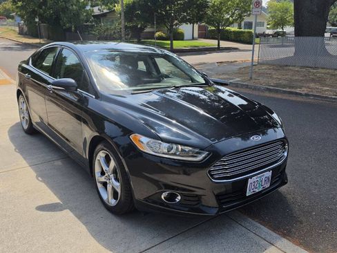 Used 2014 Ford Fusion SE w/ Equipment Group 201A FWD image 3