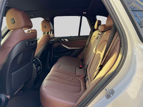 Certified 2022 BMW X5 xDrive40i w/ Premium Package image 11