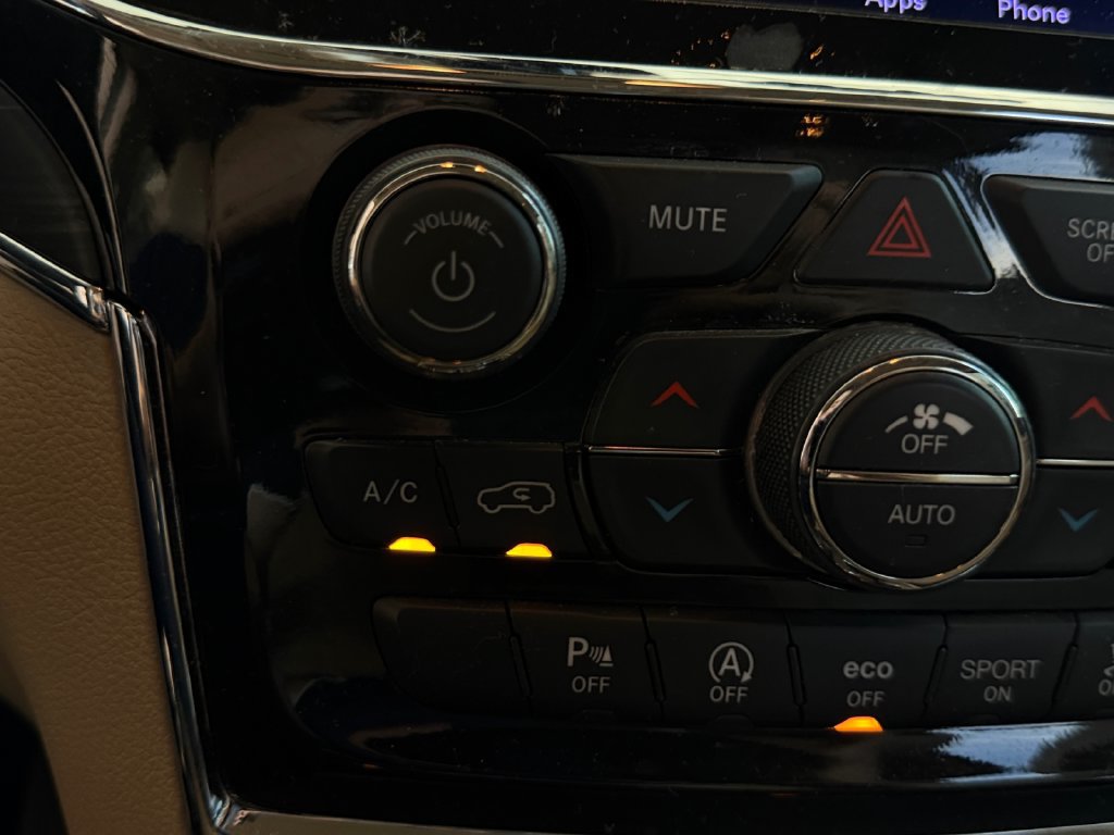 Used 2021 Jeep Grand Cherokee Limited w/ Luxury Group II RWD image 19