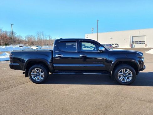 Used 2019 Toyota Tacoma Limited image 8
