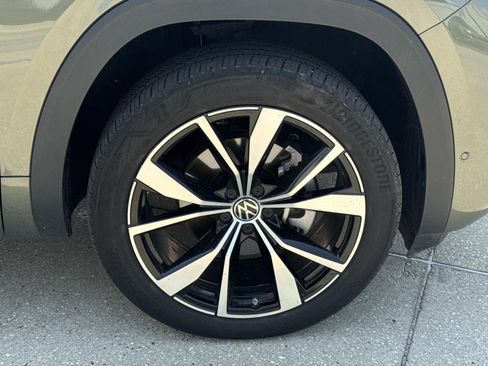 Used 2025 Volkswagen Atlas SEL Premium R-Line AWD/4WD image 4