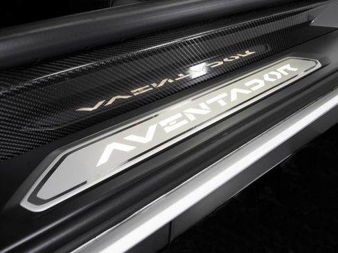 Used 2017 Lamborghini Aventador S image 40