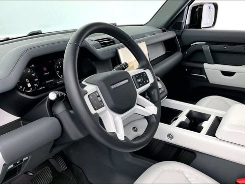Used 2025 Land Rover Defender 110 S AWD/4WD image 16