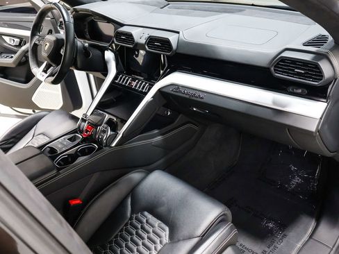 Used 2020 Lamborghini Urus image 36