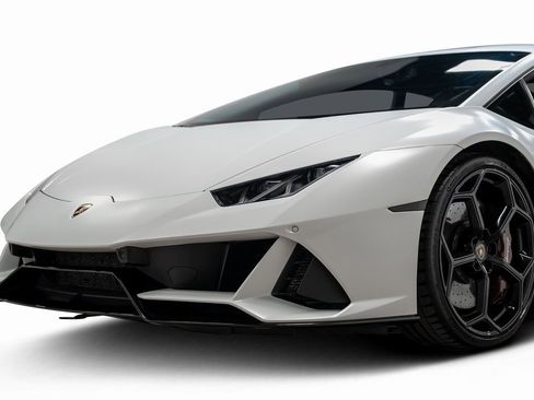 Used 2020 Lamborghini Huracan EVO image 10