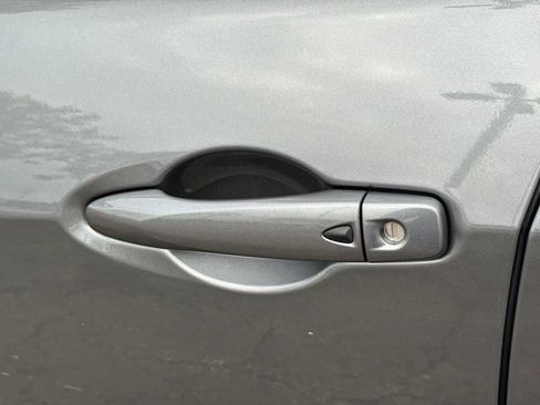 Used 2023 Nissan Kicks SR w/ SR Premium Package FWD image 12