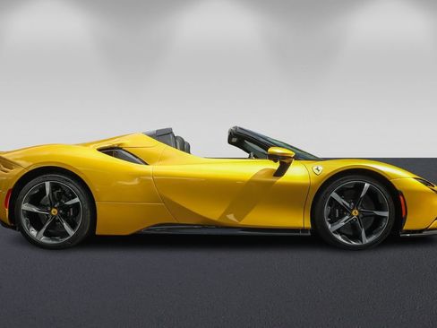 Used 2024 Ferrari SF90 Spider image 2
