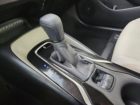 Used 2021 Toyota Corolla LE image 12