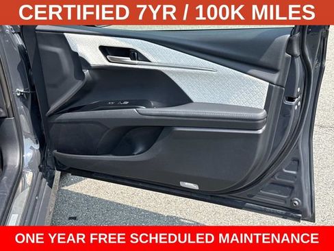 Used 2025 Toyota Camry XLE FWD image 8