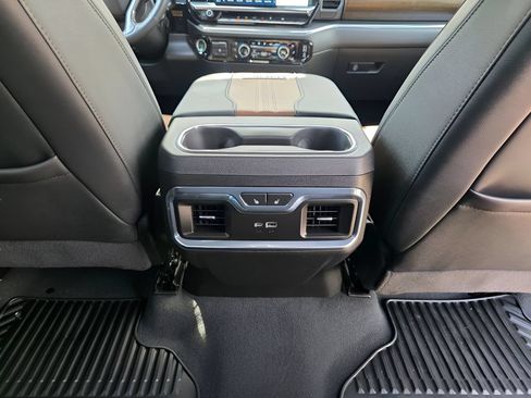Used 2024 Chevrolet Silverado 2500 High Country AWD/4WD image 11