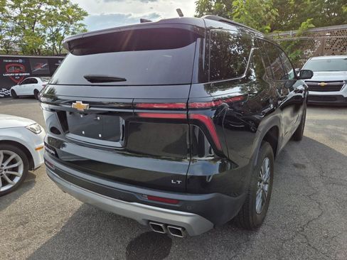 Used 2024 Chevrolet Traverse LT FWD image 3