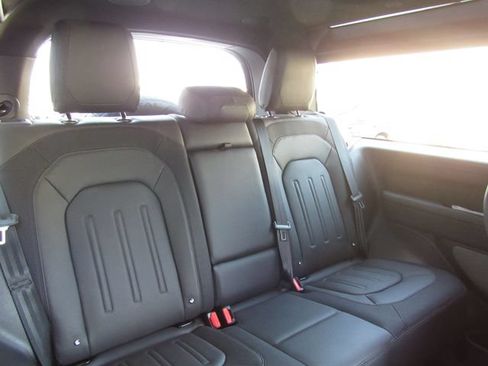 Used 2022 Land Rover Defender 90 X-Dynamic HSE AWD/4WD image 18