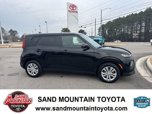 Used 2021 Kia Soul LX image 2