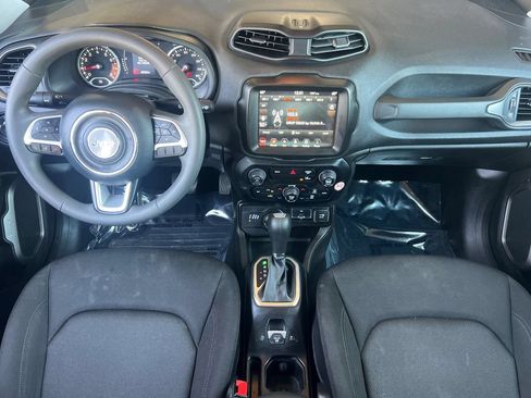 Used 2023 Jeep Renegade Latitude AWD/4WD image 13