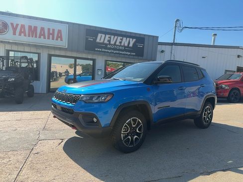 Used 2026 Jeep Compass Trailhawk w/ Sun, Sound & Navigation Group AWD/4WD image 2