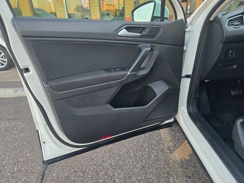 Used 2018 Volkswagen Tiguan S image 43