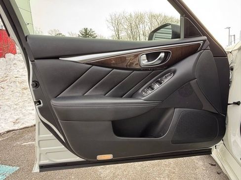 Used 2018 INFINITI Q50 Luxe w/ Essential Package (3.0T Luxe) image 9