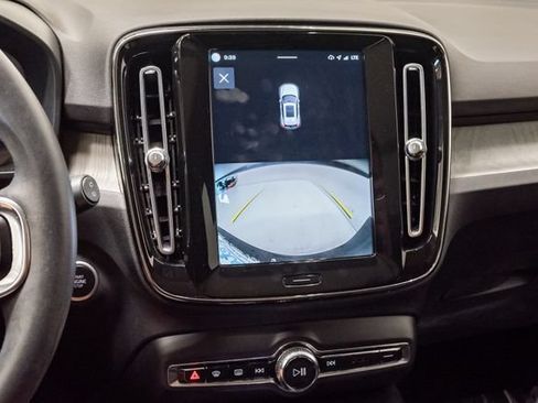 Used 2023 Volvo XC40 B5 Plus AWD/4WD image 14