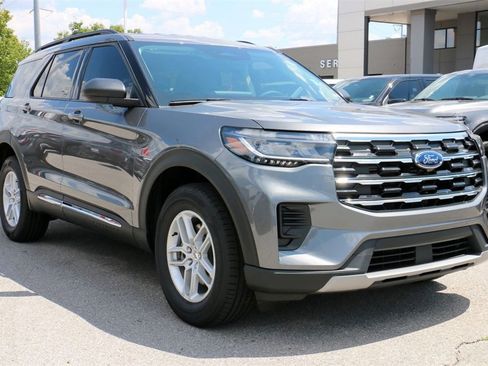 New 2025 Ford Explorer Active image 4