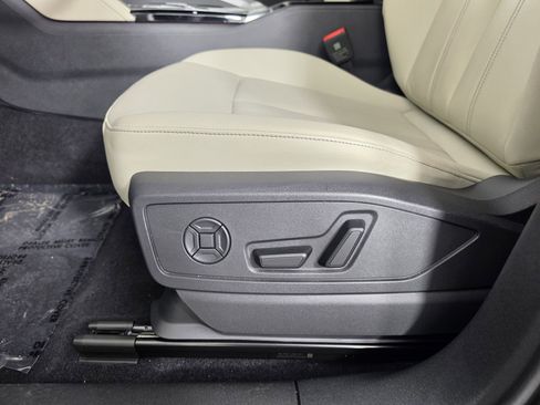 Certified 2025 Audi Q5 Premium w/ 19" Wheel Package AWD/4WD image 15