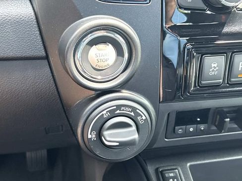 Used 2023 Nissan Titan PRO-4X w/ Pro-4x Convenience Package AWD/4WD image 31