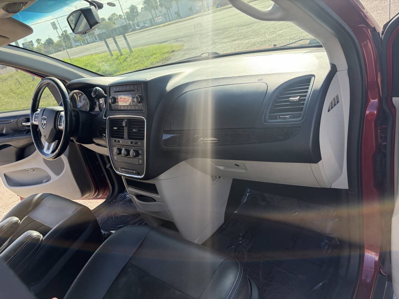 Used 2016 Dodge Grand Caravan American Value Package w/ UConnect Hands-Free Group FWD image 15