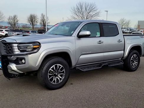 Used 2022 Toyota Tacoma TRD Sport image 4