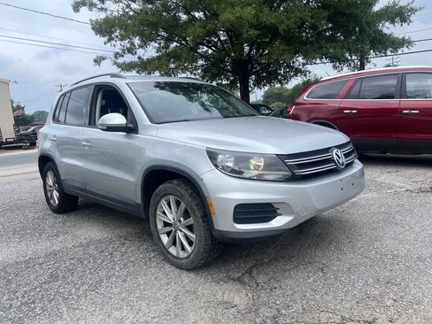 Used 2015 Volkswagen Tiguan SE AWD/4WD image 2