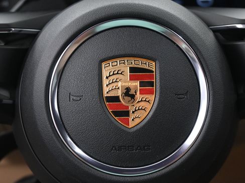 Used 2022 Porsche Macan image 24