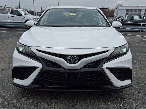 Used 2021 Toyota Camry SE image 2
